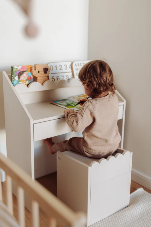 pol_pl_Biurko-Montessori-Book-Nook-latte-kompaktowe-biurko-dla-dzieci-1166_14.jpg