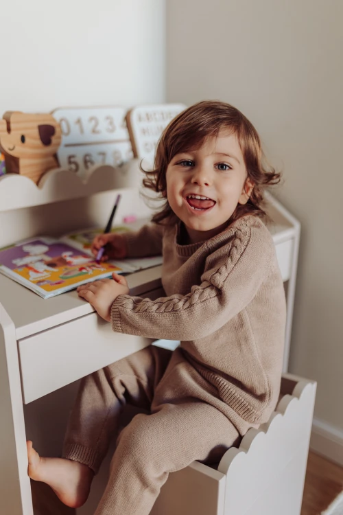 pol_pl_Biurko-Montessori-Book-Nook-latte-kompaktowe-biurko-dla-dzieci-1166_10.jpg