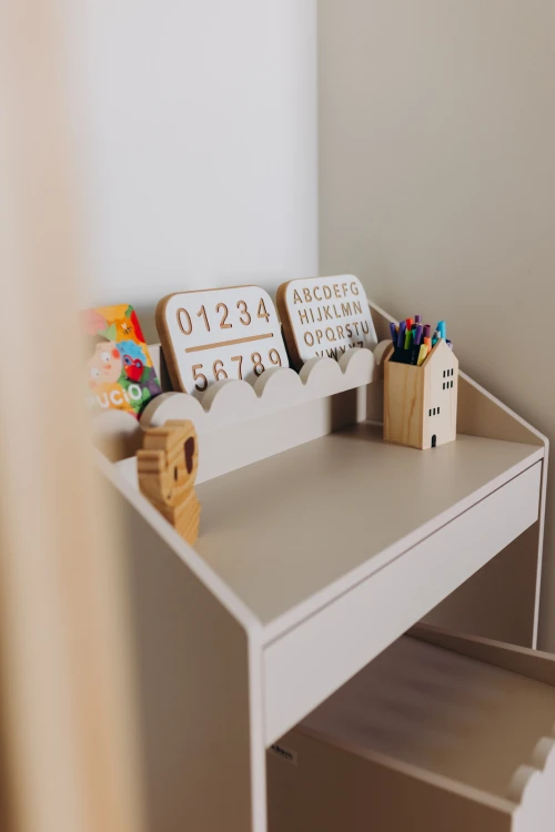 pol_pl_Biurko-Montessori-Book-Nook-latte-kompaktowe-biurko-dla-dzieci-1166_8.jpg