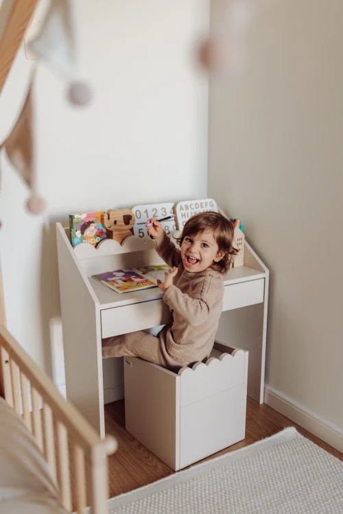 pol_pl_Biurko-Montessori-Book-Nook-latte-kompaktowe-biurko-dla-dzieci-1166_9.jpg