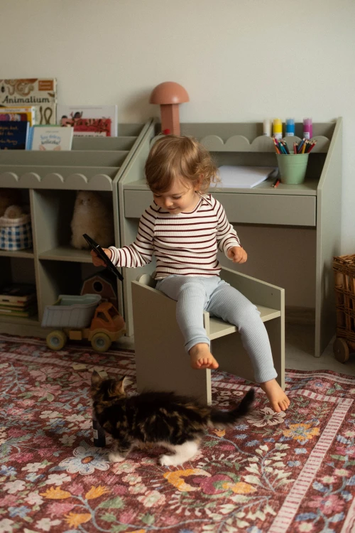 pol_pl_Krzeselko-Montessori-Book-Nook-sage-funkcjonalne-siedzisko-dla-dziecka-1171_7.jpg