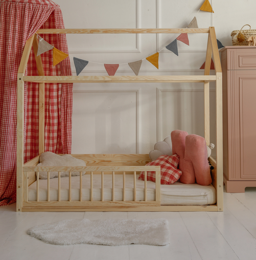 Zestaw Wood Nest – łóżko domek Montessori 90 × 200 cm z kompletem barierek Bellamy Wood Nest