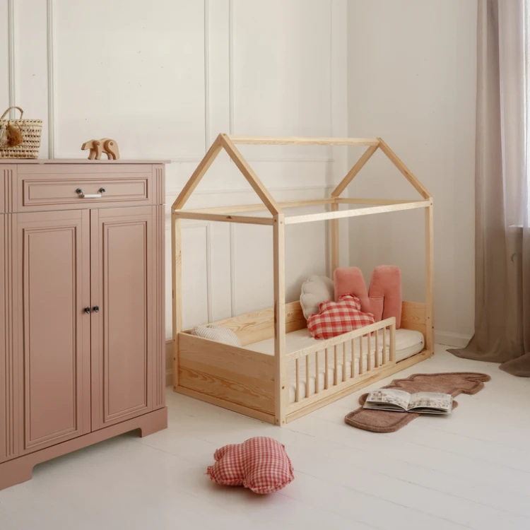 Zestaw Wood Nest – łóżko domek Montessori 90 × 200 cm z kompletem barierek Bellamy Wood Nest