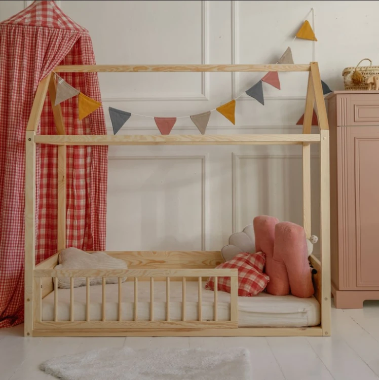Zestaw Wood Nest – łóżko domek Montessori 70 × 140 cm z kompletem barierek Bellamy Wood Nest