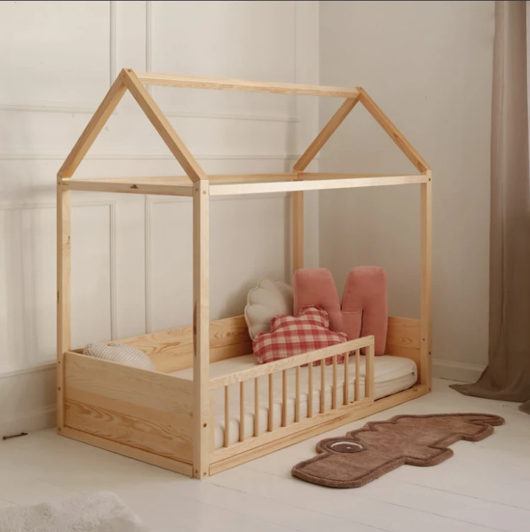 Zestaw Wood Nest – łóżko domek Montessori 70 × 140 cm z kompletem barierek Bellamy Wood Nest