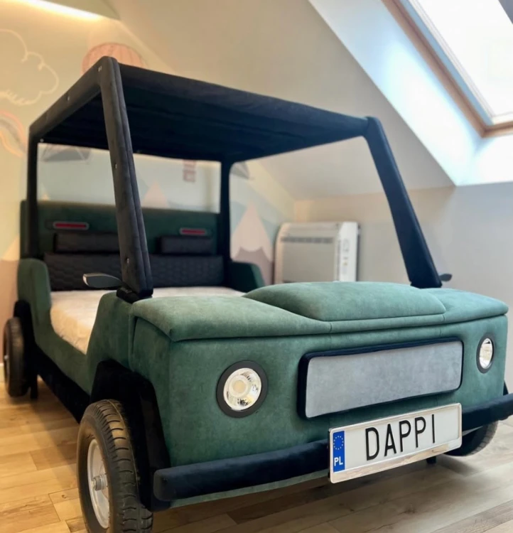 Tapicerowane łóżko auto safari z pojemnikiem na pościel