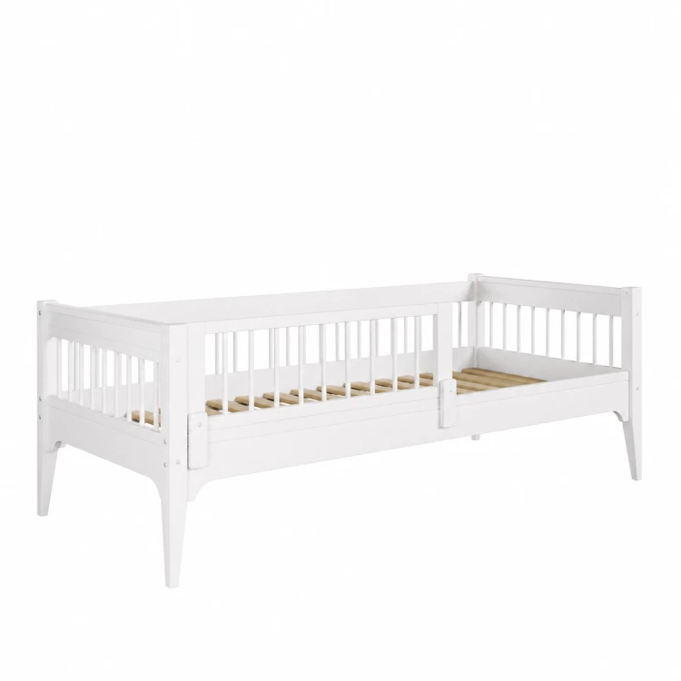 Białe łóżko pojedyncze Carmela Daybed 90x200 cm z ozdobnymi szczebelkam