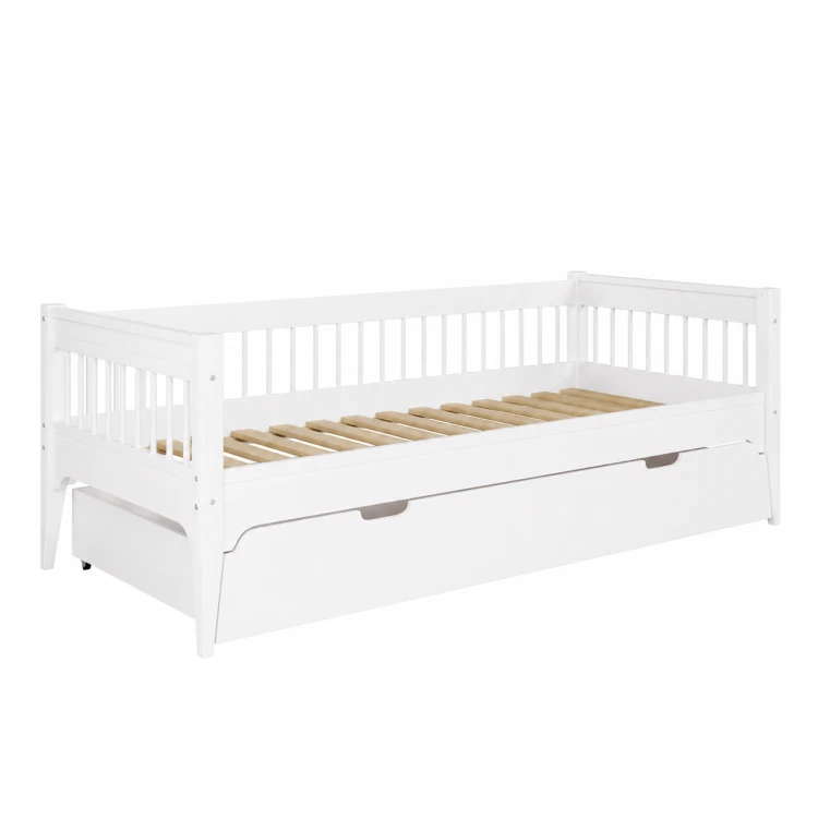 Białe łóżko pojedyncze Carmela Daybed 90x200 cm z ozdobnymi szczebelkam