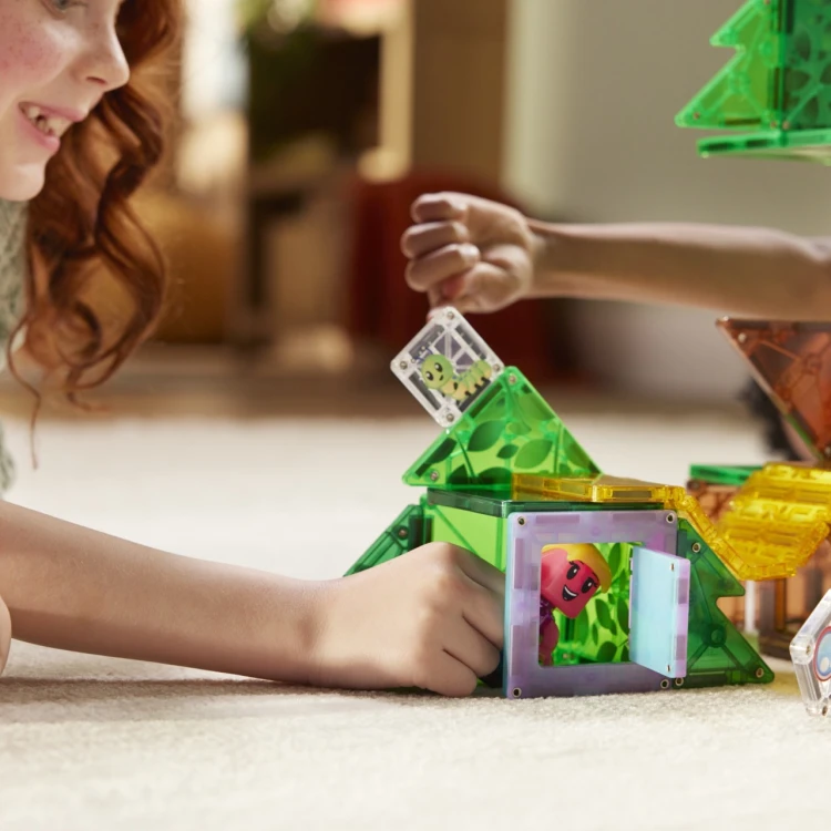 MAGNA-TILES Tree Top Adventure 42 el. klocki magnetyczne domek na drzewie z figurkami i leśnymi zwierzętami