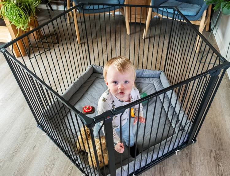 Kojec dla dziecka z materacem Baby Dan Carl Pentagon czarny