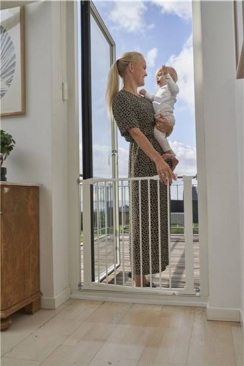Bramka ochronna dla dzieci Perfect Close biała BabyDan