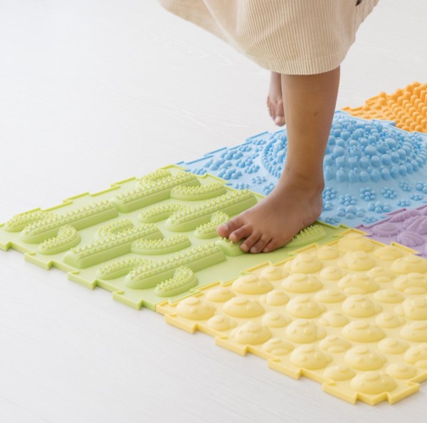 Sense2Play Ścieżka sensoryczna Pastel zestaw 6 mat sensorycznych 30 × 30 cm o różnych fakturach