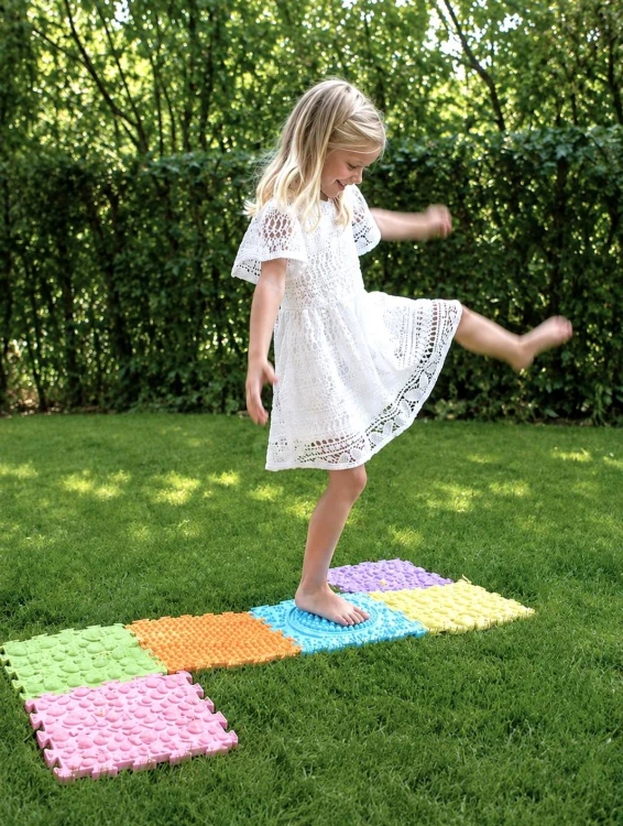 Sense2Play Ścieżka sensoryczna Pastel zestaw 6 mat sensorycznych 30 × 30 cm o różnych fakturach