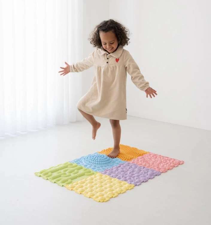 Sense2Play Ścieżka sensoryczna Pastel zestaw 6 mat sensorycznych 30 × 30 cm o różnych fakturach