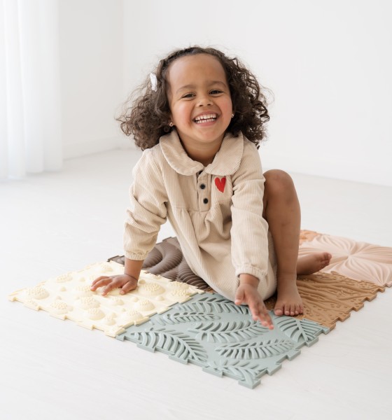 Sense2Play Ścieżka sensoryczna Nature zestaw 6 mat 30 × 30 cm o różnych fakturach w kolorach ziemi