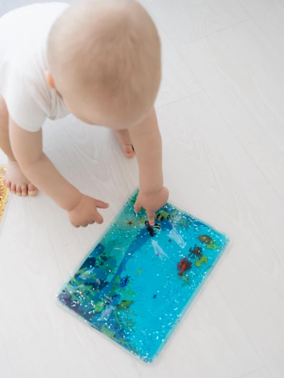 Sense2Play Ocean Animals mata sensoryczna z kolorowym płynem, brokatem i zwierzętami morskimi