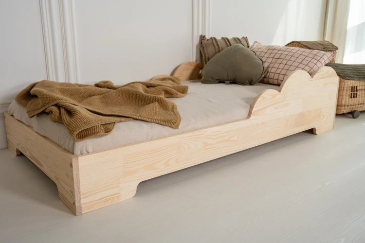 Łóżko dziecięce BOX 11 Montessori z drewna sosnowego – niskie łóżko w kolorze naturalnym, białym, różowym, zielonym i kaszmirowym