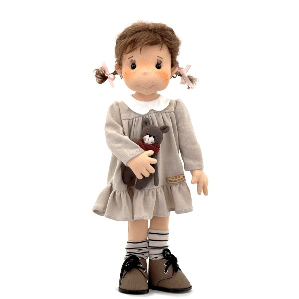 Lalka Brinka Lullu Dolls 38 cm z naturalnymi włosami moherowymi i maskotką Misiem – wariant kolekcjonerski F.A.B.