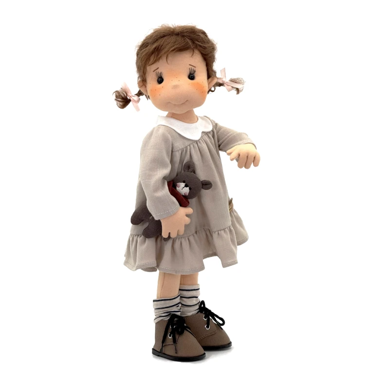 Lalka Brinka Lullu Dolls 38 cm z naturalnymi włosami moherowymi i maskotką Misiem – wariant kolekcjonerski F.A.B.