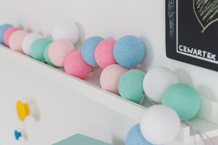 kolorowe lampki kule do pokoju dziecka