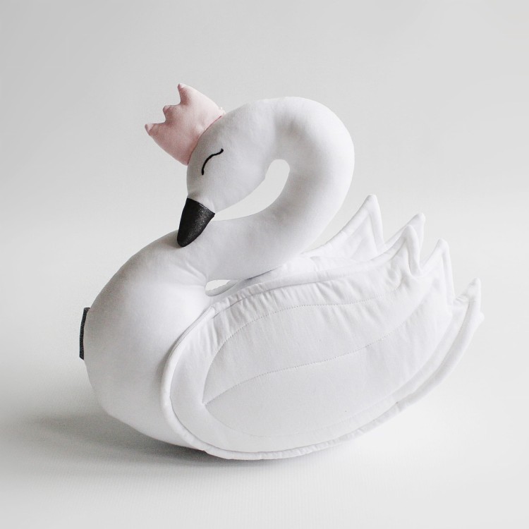 Łabędź biały z różową koroną – dekoracja do pokoju dziecka