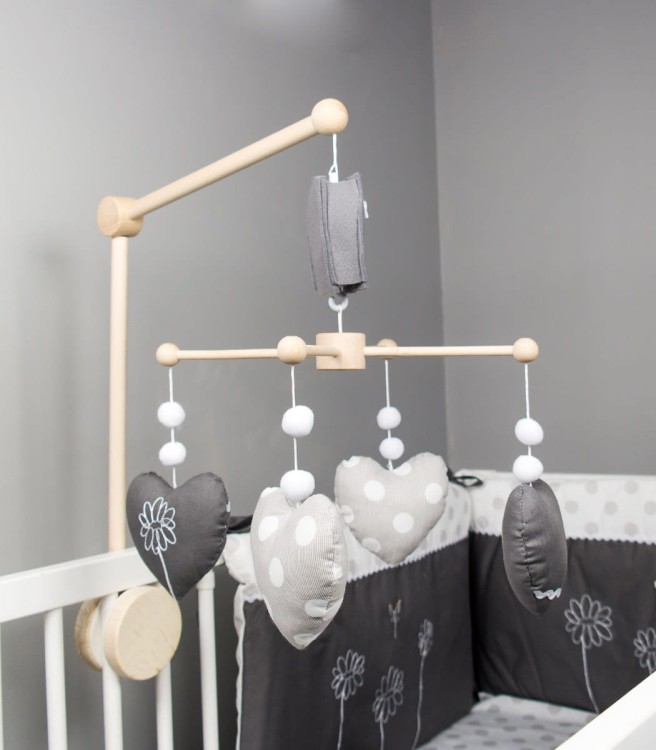 Drewniana karuzela Ważki z obrotową pozytywką do łóżeczka niemowlęcego