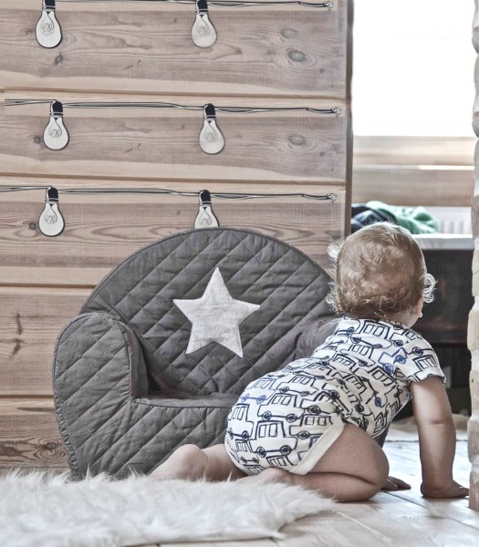 fotel dla dziecka grafitowy, siedzisko dziecięce z gwiazdą, fotelik pikowany bawełniany, fotel dla malucha hand made, miękki fotel dziecięcy Polska, siedzisko dla dziecka grafit, fotelik z kieszonką