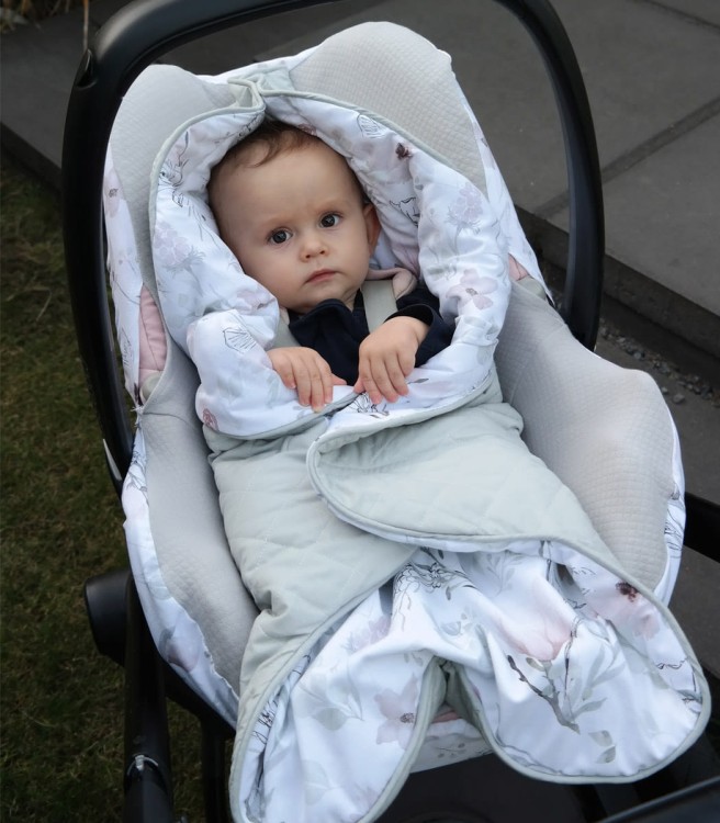magnolia-otulacz-spiworek-do-fotelika-samochodowego.jpg