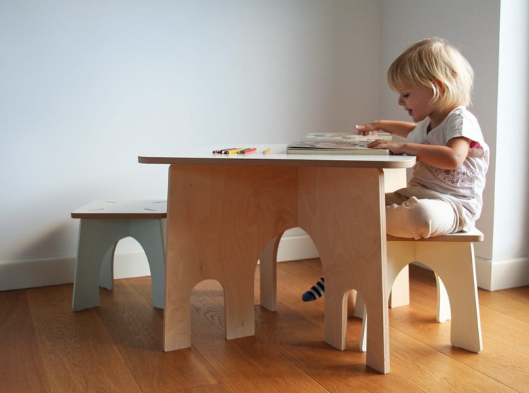 drewniany-stolik-dla-dzieci-rondo.jpg