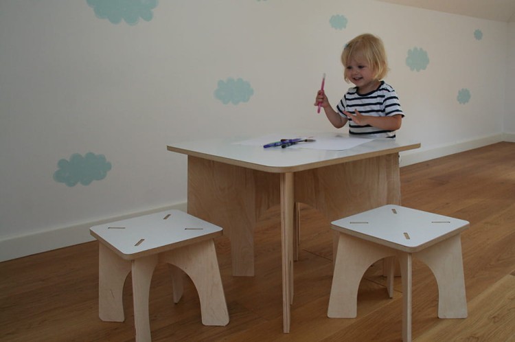 drewniany-stolik-dla-dzieci-rondo.jpg