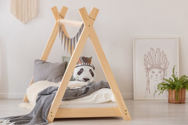 Drewniane łóżko tipi Mila dla dzieci, naturalne drewno sosnowe, model Adeko, rama i stelaż, różne wymiary 140–200 cm