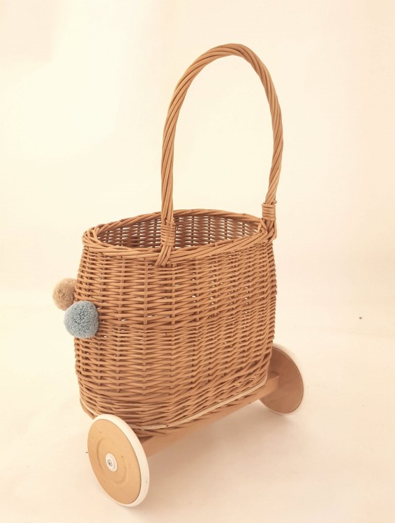 wiklinowy-kosz-na-zabawki-na-kolkach.jpg