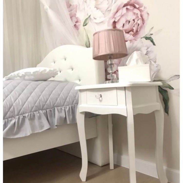 pikowana-narzuta-z-falbanka-porcelanowy-szary-3.jpg