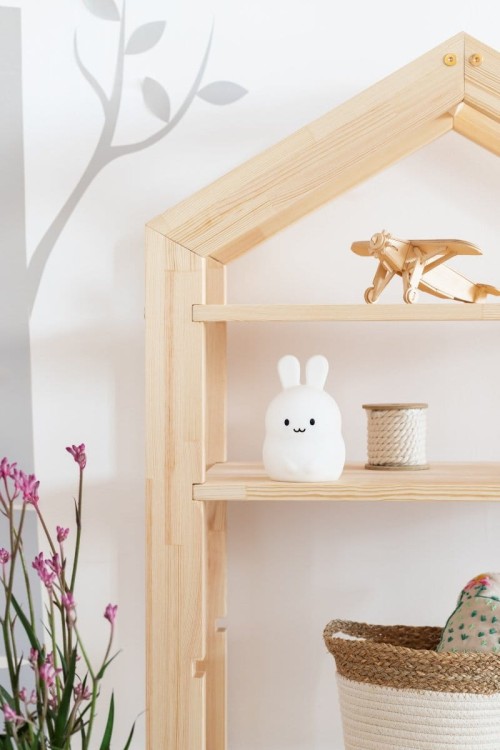 Drewniany regał dziecięcy w kształcie domku z naturalnego drewna sosnowego Adeko