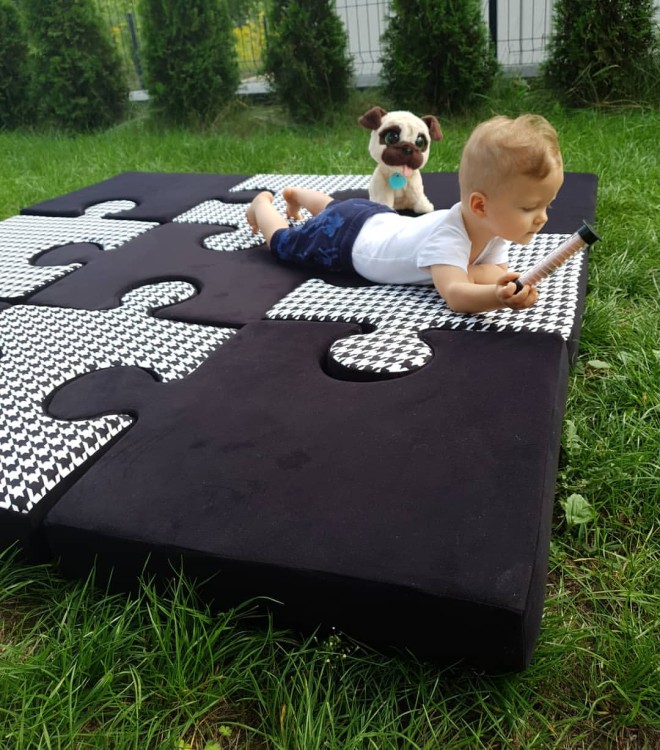 mata-puzzle-do-zabawy-czarna-w-pepitke.jpg