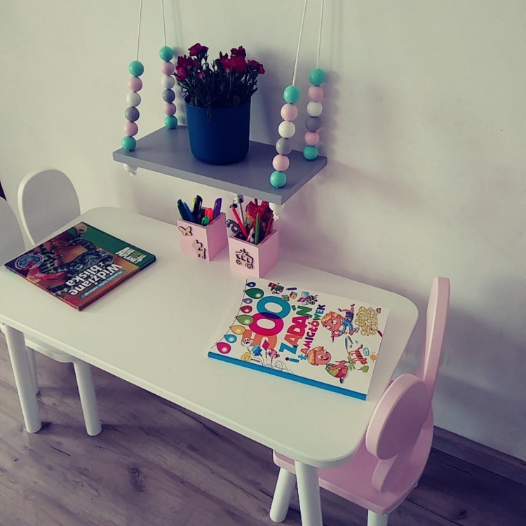 Drewniany stolik dla dzieci Maxi z naturalnego drewna bukowego – duży stolik do zabawy i nauki