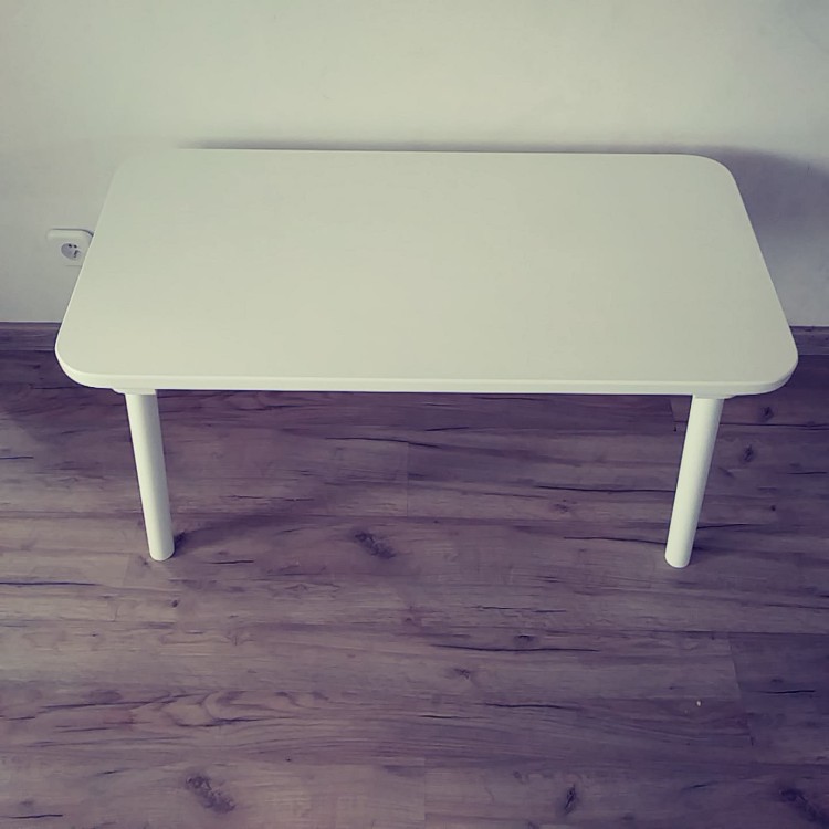 Drewniany stolik dla dzieci Maxi z naturalnego drewna bukowego – duży stolik do zabawy i nauki