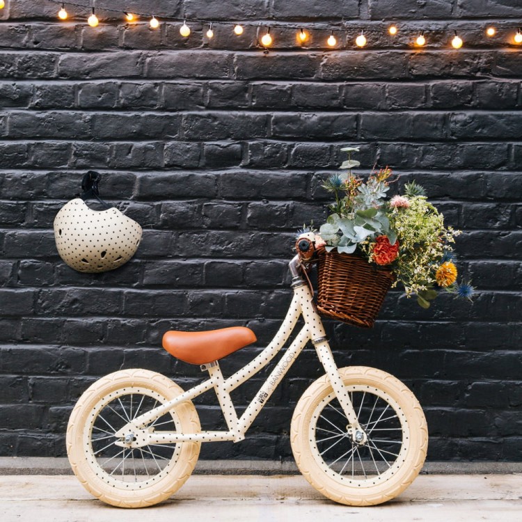 Banwood FIRST GO! dziecięcy rowerek biegowy bonton w kolorze kremowym