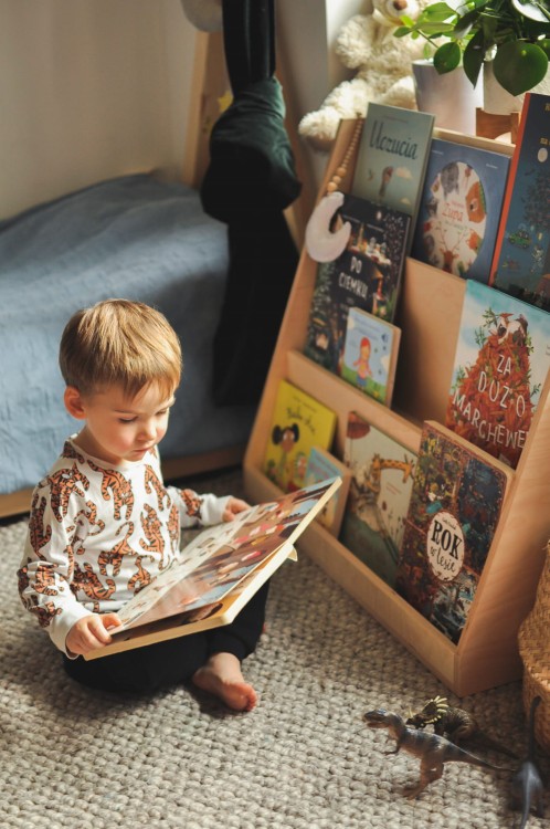 drewniany-regal-bibliteczka-montessori.jpg
