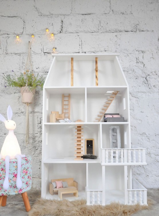 Drewniany domek dla lalek Elizabeth – widok z przodu