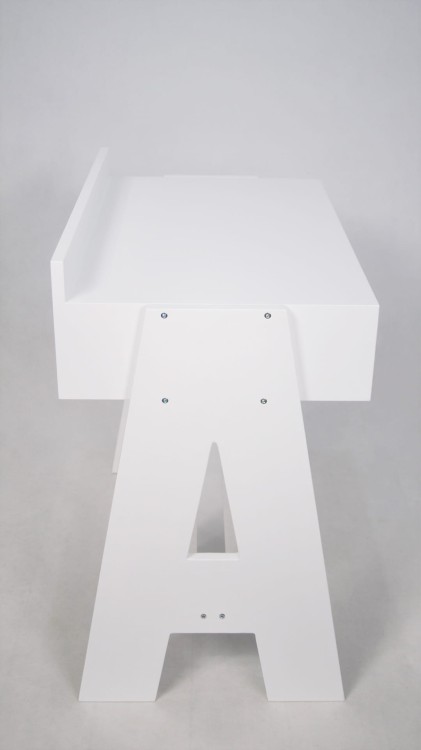 Biurko dziecięce w kształcie litery A – funkcjonalne i solidne