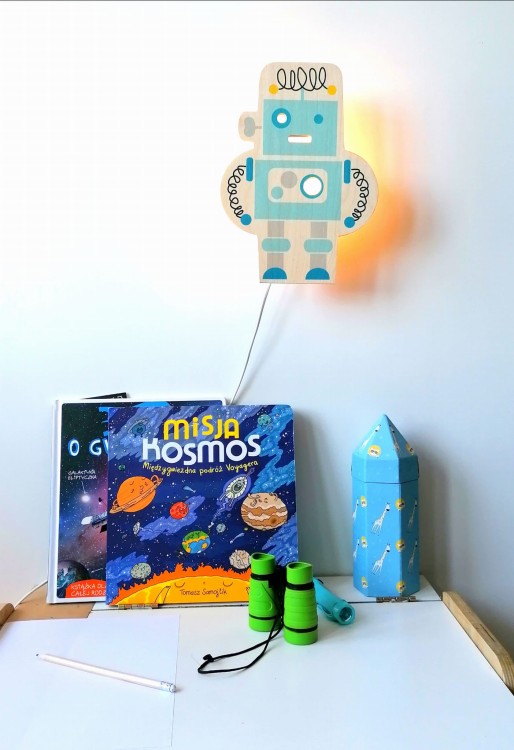 drewniana-lampka-robot.jpg