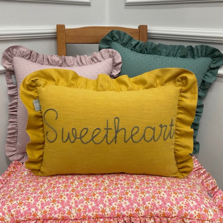 Lniana Poduszka z Haftowanym Imieniem – personalizowana dekoracja