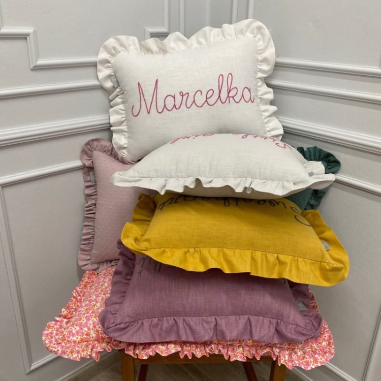 Lniana Poduszka z Haftowanym Imieniem – personalizowana dekoracja