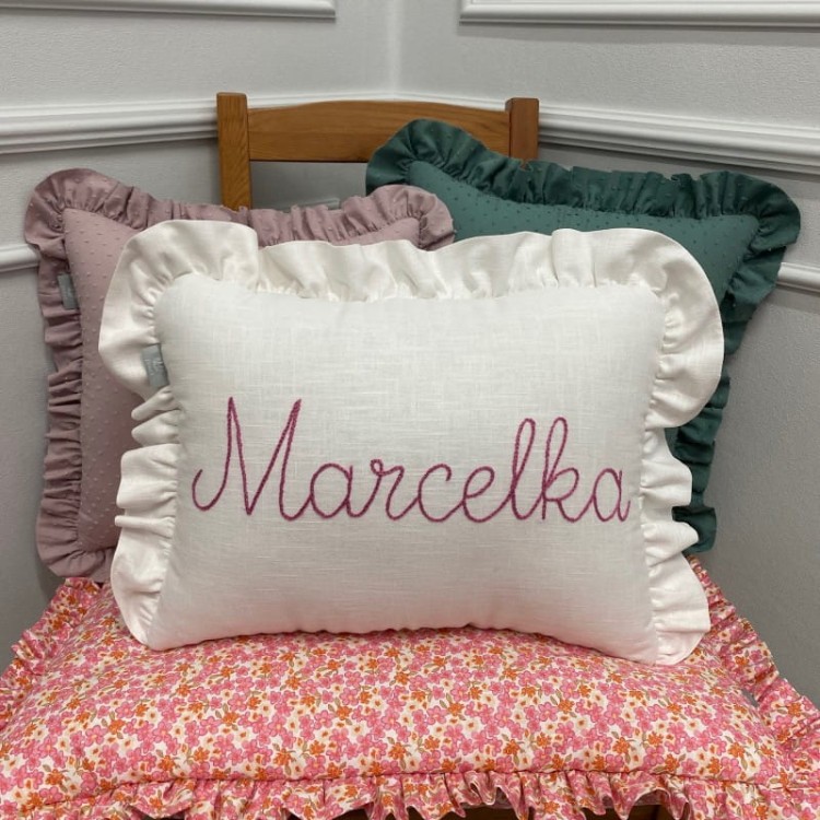 Lniana Poduszka z Haftowanym Imieniem – personalizowana dekoracja