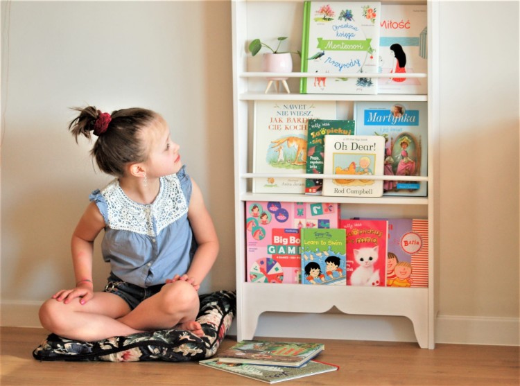 drewniana-biblioteczka-dla-dzieci.jpg