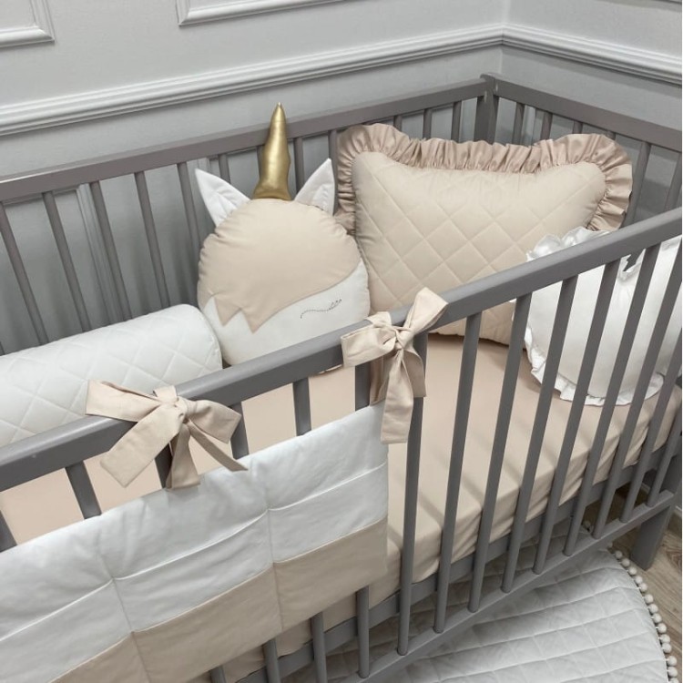 Pikowana Poduszka z Falbanką 37x48 cm – elegancka dekoracja pokoju