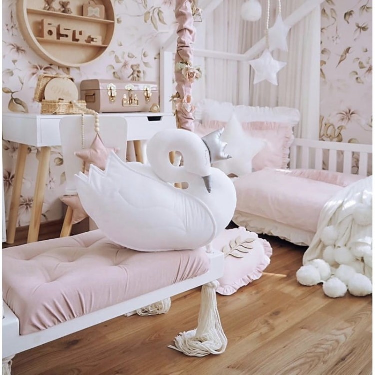 Poduszka Łabędź z haftowanymi oczkami i złotą koroną