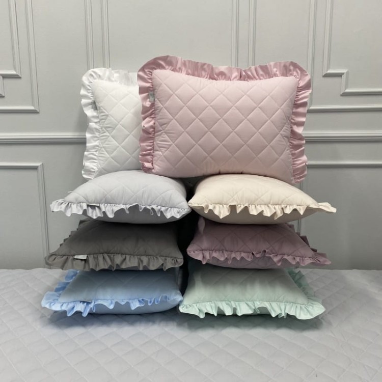 Pikowana Poduszka z Falbanką 37x48 cm – elegancka dekoracja pokoju