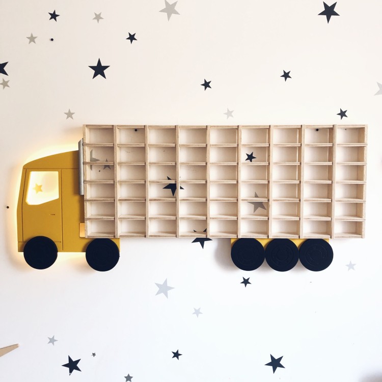 Drewniana półka Hot Wheels TIR – widok z przodu